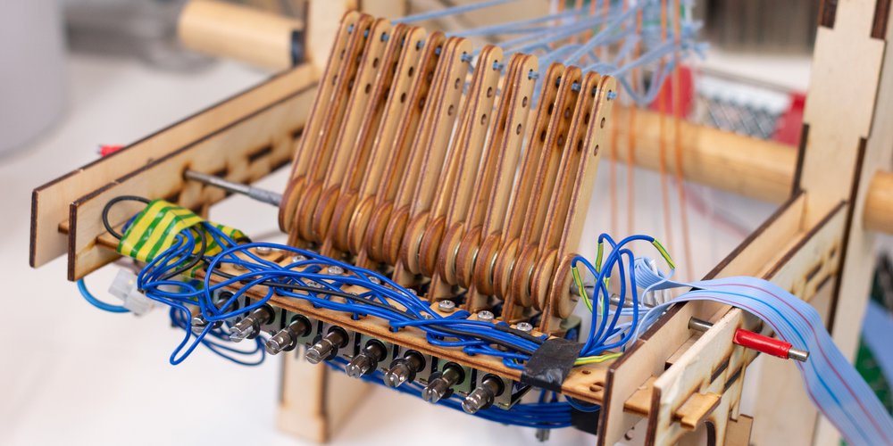 Live loom